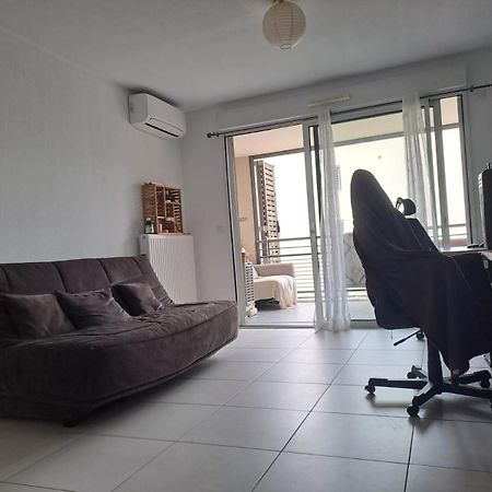 Appartement T2 Avec Terrasse, 5 Min De La Plage Fréjus Екстериор снимка
